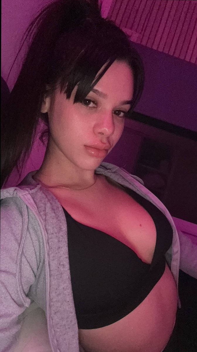 Shiringu2's tweet photo. They say treat her like a queen. Then get scared when she acts like one. https://t.co/h330sdDOld