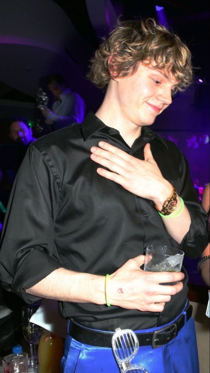 camelcig's tweet photo. Gen Z wants to have sex with Evan Peters https://t.co/0djOqCB4cL
