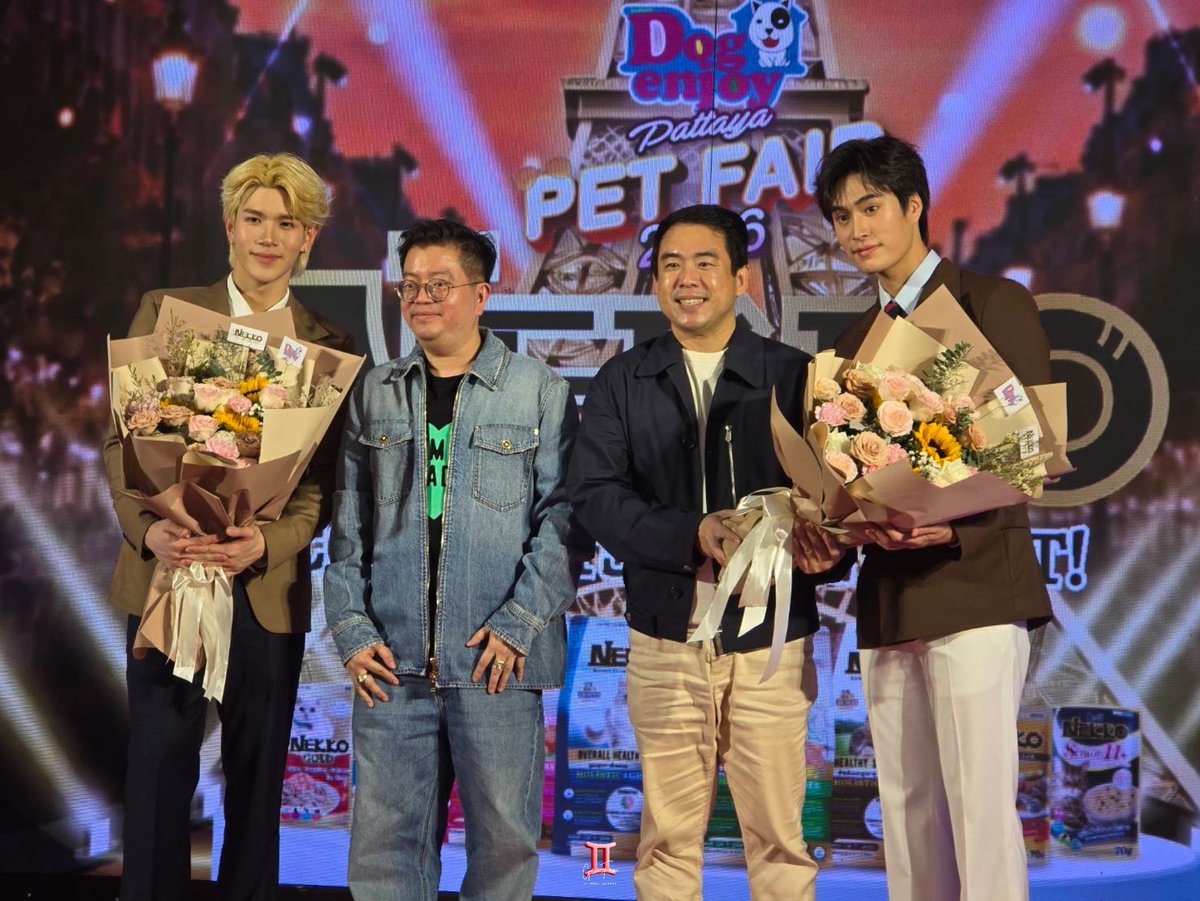 Geminint_family's tweet photo. เจมีไนน์โฟร์ทถ่ายภาพร่วมกับทีมผู้บริหาร Food Innova ครับ

GEMINIFOURTH LKN AT PATTAYA
#NEKKOxGFLKNinPattaya https://t.co/ppVvb474ou