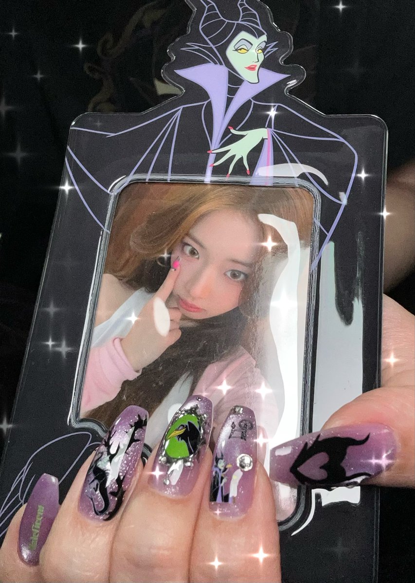 m_kc18's tweet photo. 明日Disney🎃やから
マレ様ネイル😈💚🖤 https://t.co/aq40Wowt2p
