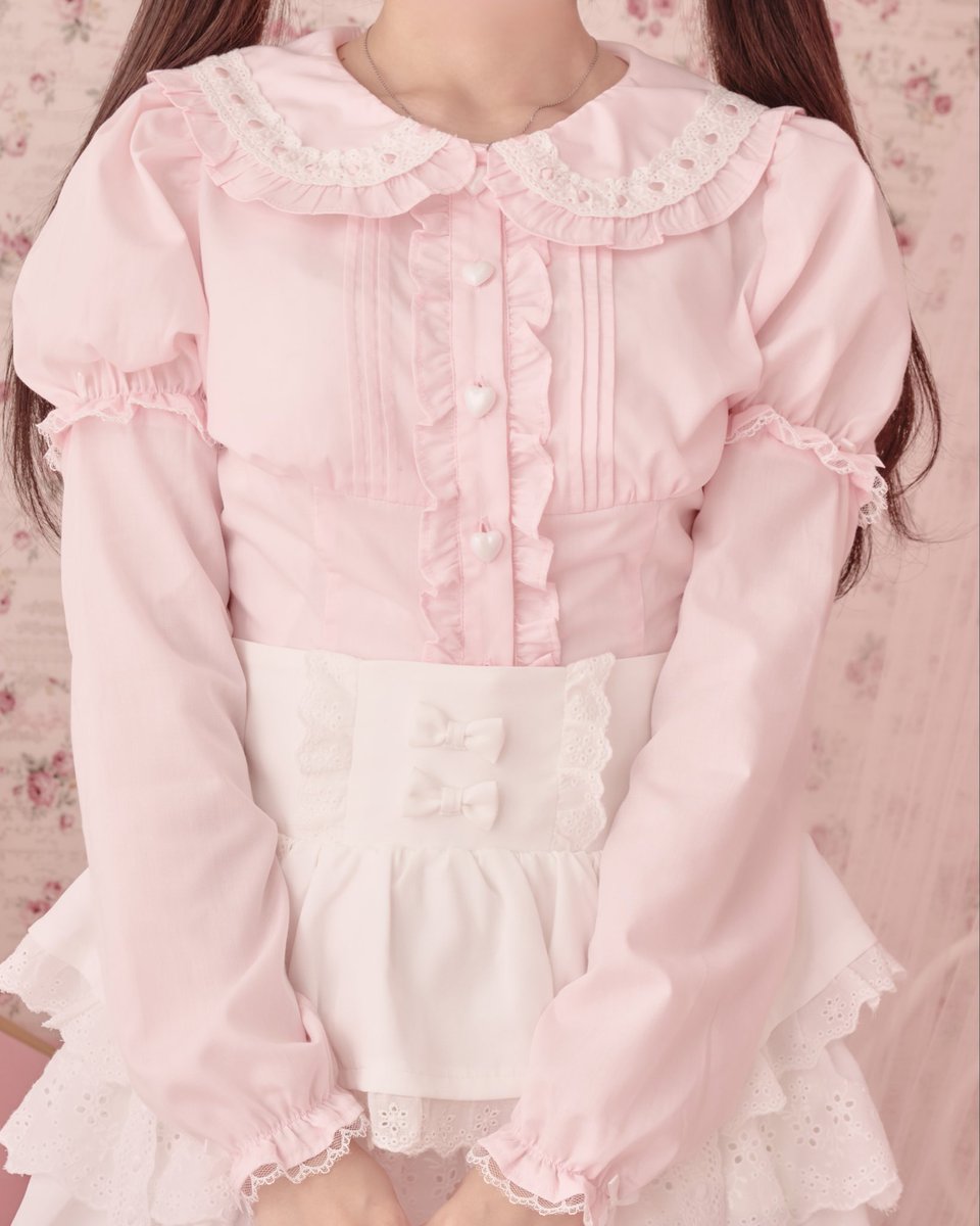 romeritual's tweet photo. 🎀 Romantic Sailor Blouse🎀

繊細なフリルとレースを贅沢にあしらった、
ロマンティックムードたっぷりのブラウス♡
 
10/28(Wed.)12:00~zozotown❤︎ https://t.co/ZtJtaO9L5M