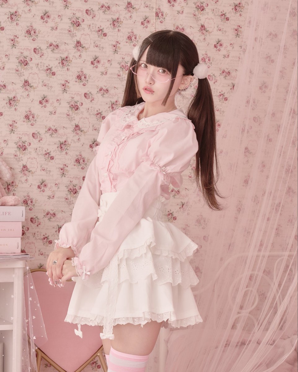 romeritual's tweet photo. 🎀 Romantic Sailor Blouse🎀

繊細なフリルとレースを贅沢にあしらった、
ロマンティックムードたっぷりのブラウス♡
 
10/28(Wed.)12:00~zozotown❤︎ https://t.co/ZtJtaO9L5M