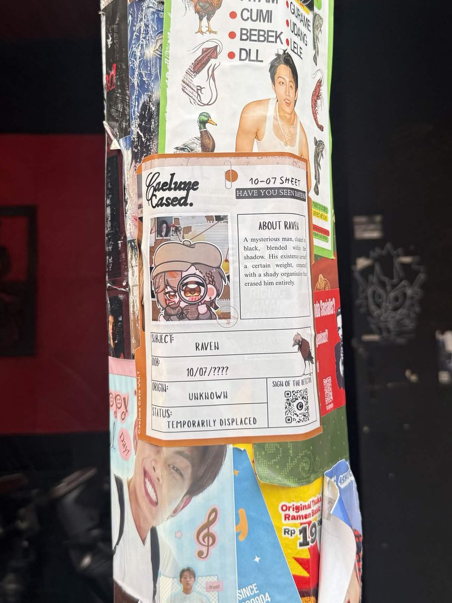 CAELUNE_twt's tweet photo. The identification has been completed.
The real object: A poster.

Can you guess what he is actually looking for?🧐
#File1007 #CaseKrowsed https://t.co/QEvDQ0hPh9
