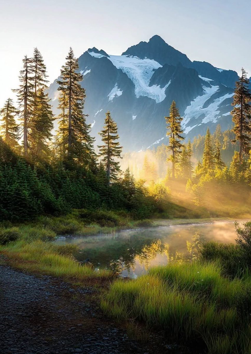 worldclick56's tweet photo. Mornings made for the mountains. 🏔️ https://t.co/DHepJhzO2H