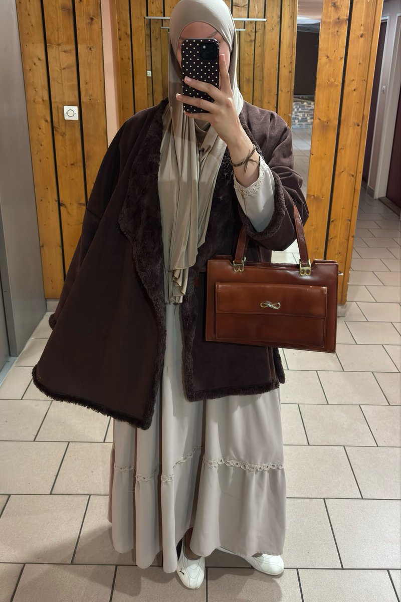 ay0_m6's tweet photo. Branchez vous frip ( manteau viens de frip et le sac) https://t.co/C6DrjiZnmQ