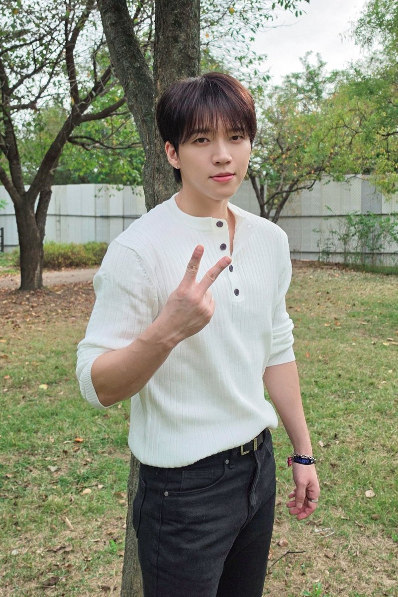 dipping_in8's tweet photo. 화이트&amp;블랙
청순&amp;섹시
페벌 락스타 커플 얼굴합 왜 이렇게 맛있음 https://t.co/IKmT00RAdB