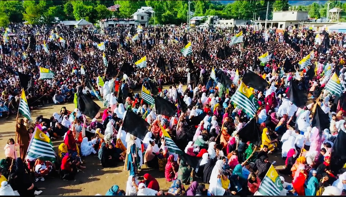 insaff2006's tweet photo. #راولاکوٹ دریک عید گاہ 🔥
تاریخ 4 اکتوبر https://t.co/IozG5eR27d