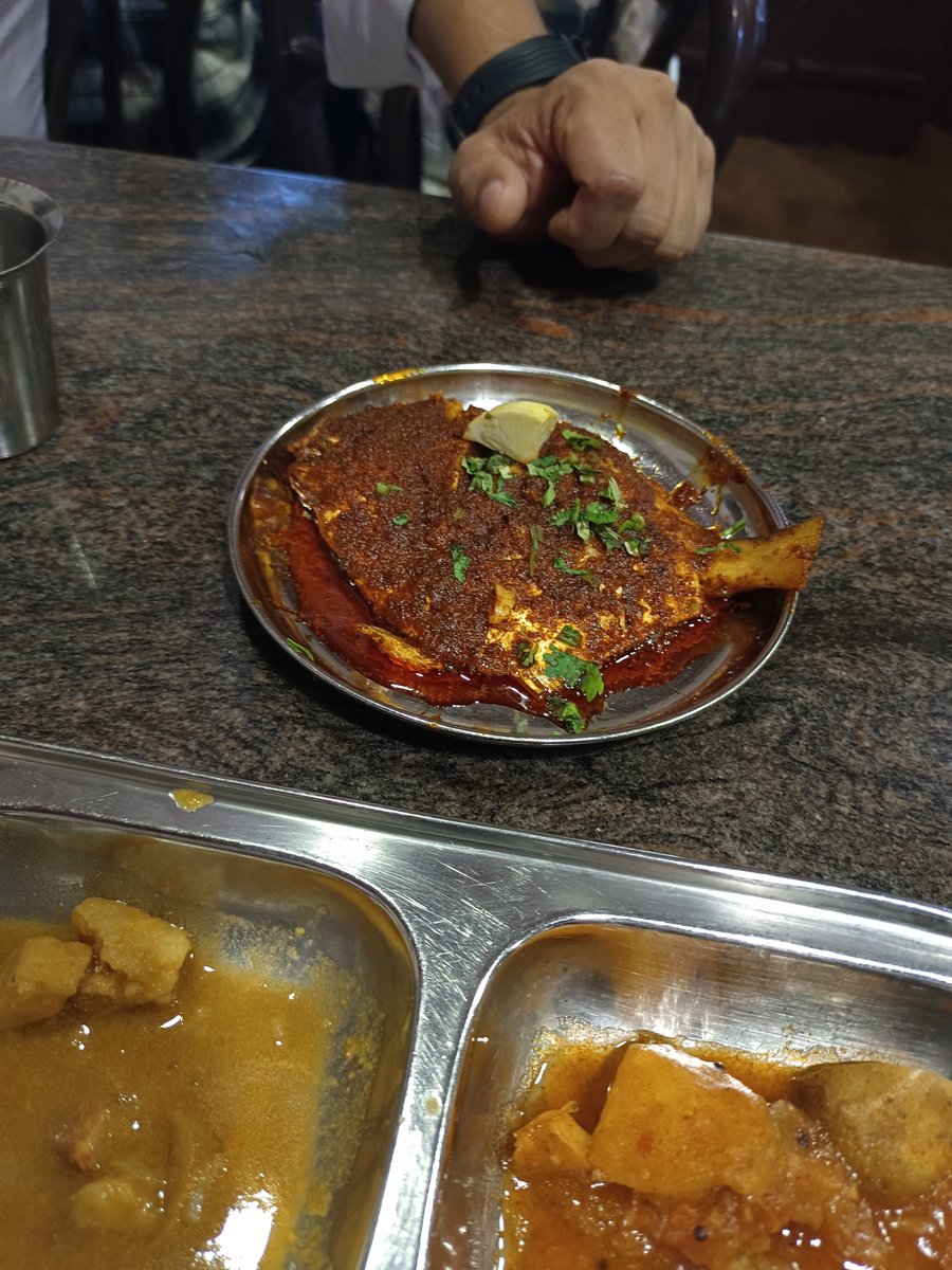 Karthi_Wanders's tweet photo. Giri Manjas ல மீல்ஸ்.. இங்க கொஞ்சம் நல்லா இருந்��து டேஸ்ட். 👌🏽
Machili க்கு போனேன் அங்க ஓவர் Crowd.. அப்படியே utrun அடிச்சி இங்க வந்தாச்சு.!
#பயணப்படுவோம் ! ❤️ #Mangalore #Mangaluru #Travel #Trip https://t.co/qM5OWBUHV0