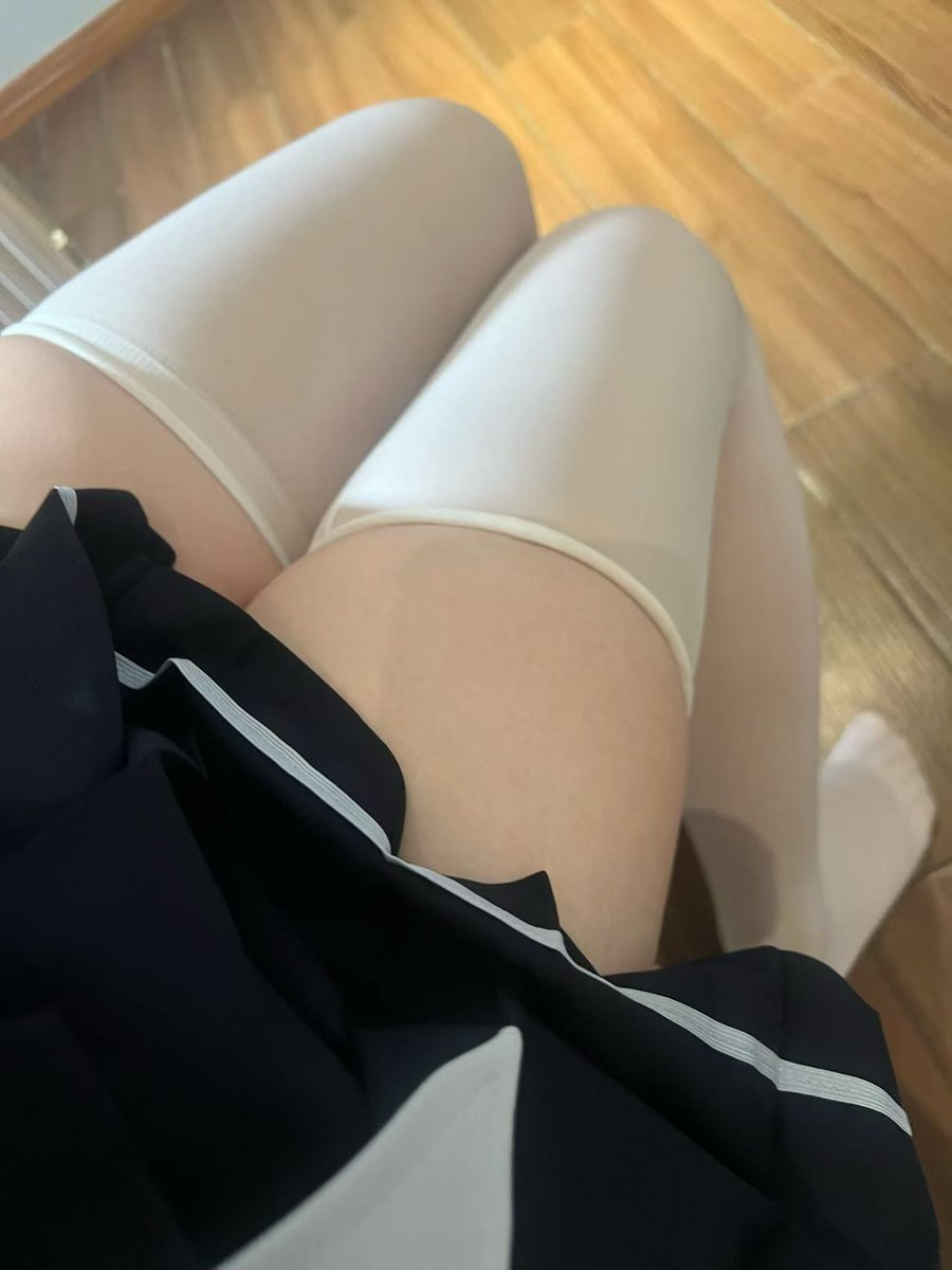 xiaoYu6u's tweet photo. 傲娇肉腿萝莉才是最棒的
#肉腿 https://t.co/TQKBhnQRqe
