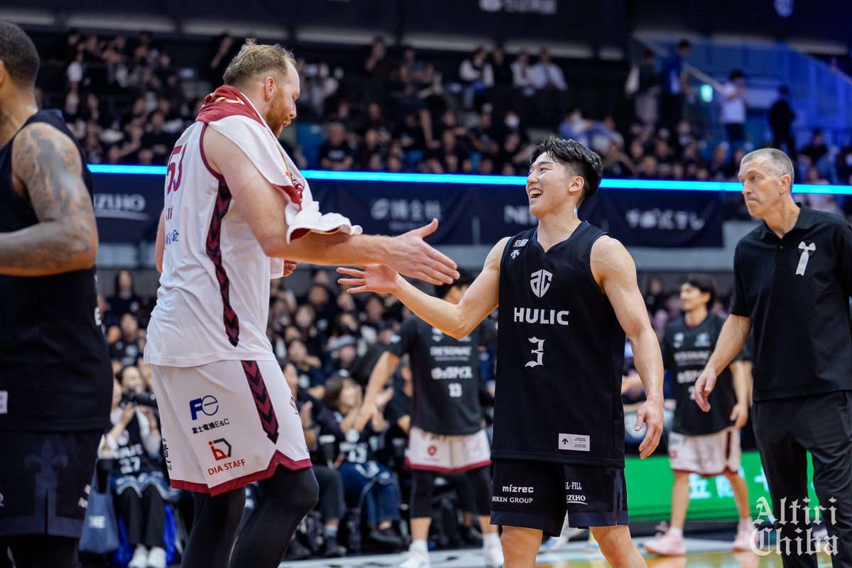 altiri_chiba's tweet photo. #黒川虎徹 選手にとっては、長い代表活動期間を共に過ごした #アレックス・カーク 選手との対戦。
たくさんの経験を積みその成長した姿をコートで披露してくれました。#アルティーリ千葉 https://t.co/HEFvXfOiaU