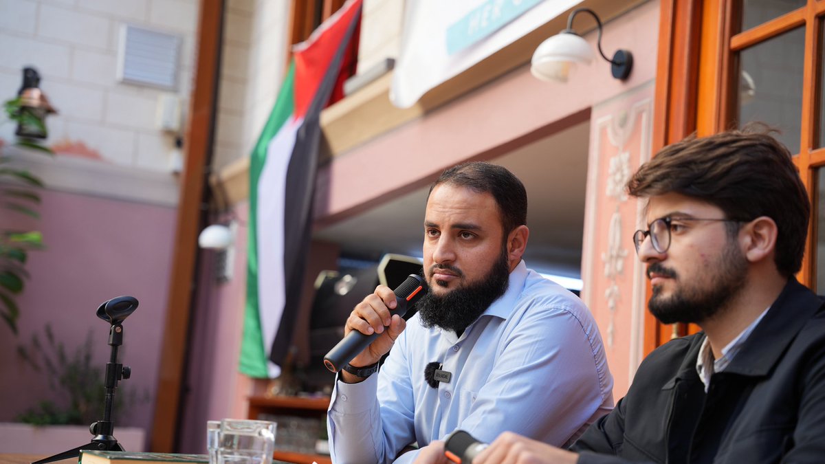 mustugenclik's tweet photo. Üsküdar, bugün şehit Muhammed Zeki Hamed’in şehadetine şahitlik etti!

Dönem açılışımızı, şehit Muhammed Zeki Hamed’in ağabeyi Abdurrahman Hamed’i konuk ederek gerçekleştirdik.

Kendisinden, kardeşi  şehit Zeki Hamed’in "Tufan Sancağı Altında" kitabının hikayesini dinledik. https://t.co/kaCF8Ir0ui