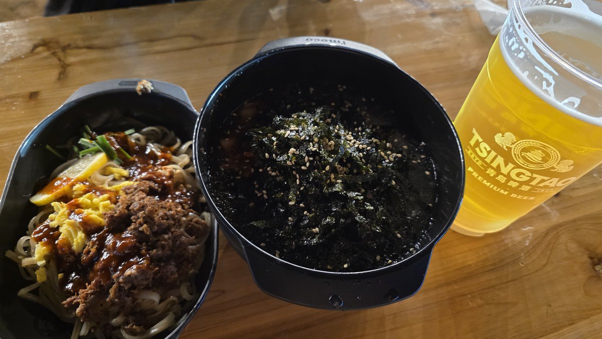 e1asticband's tweet photo. 펜타 부락은 웬만하면 매년 가려고 하는데 펜타는 갑자기 아저시들의 팬티포트 열려가지고 못 가고 부락은 올해도 열심히 놀앗다 https://t.co/wXbPCbY7a6