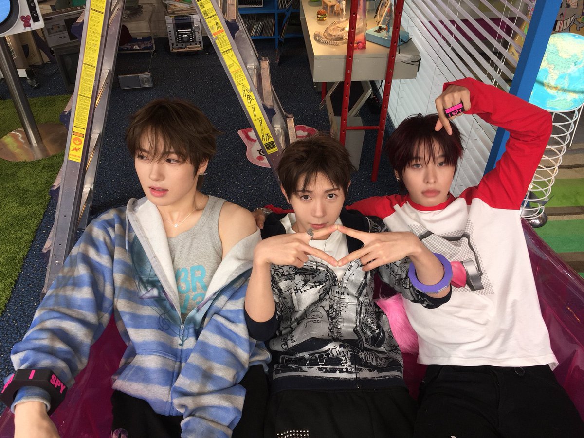rikuvely's tweet photo. sakuryo im Looking at you (ft mama in second pic) https://t.co/CwU7bJztrK