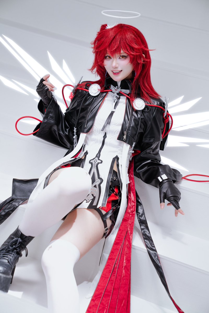 is060901's tweet photo. 新约能天使

 #Arknightscosplay #明日方舟 https://t.co/XRqyRoWENw