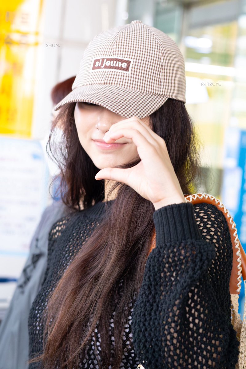 thinkaboutshun's tweet photo. 261004

오랜만이네 ㅠㅠ
싱가폴에서 또 만나자 :)

#TWICE #트와이스 #トゥワイス 
#TZUYU #쯔위 #子瑜 #ツウィ https://t.co/tQiEY2ah4O