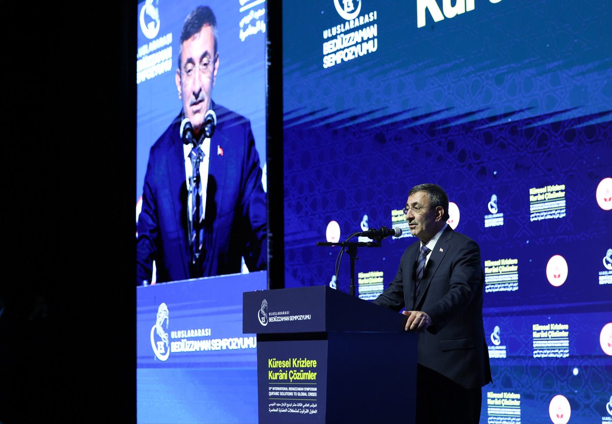 _cevdetyilmaz's tweet photo. İstanbul’da “Küresel Krizlere Kur’ânî Çözümler” temasıyla düzenlenen “13’üncü Uluslararası Bediüzzaman Sempozyumu”na katılarak, dünyanın farklı coğrafyalarından gelen kıymetli ilim ve fikir insanları ile bir araya geldik. 

Savaşların, çatışmaların ve adaletsizliklerin derinleştiği bir dünyada insanlığın hakkı, adaleti, merhameti ve insan onurunu esas alan bir anlayışa her zamankinden daha fazla ihtiyacı var.

Sempozyumda paylaşılacak fikirlerin; inancımızın öğrettiği adaleti ve merhameti yaşatmak, gençlerimize güvenli bir gelecek sunmak ve insanlığın meselelerine çözüm üretmek için değerli katkılar sağlayacağına inanıyor, sempozyumun düzenlenmesinde emeği geçen İstanbul İlim ve Kültür Vakfı Mütevelli Heyeti Başkanı Sayın Said Yüce ve vakıf mensuplarına, destek veren tüm kurum ve katılımcılara teşekkür ediyorum.