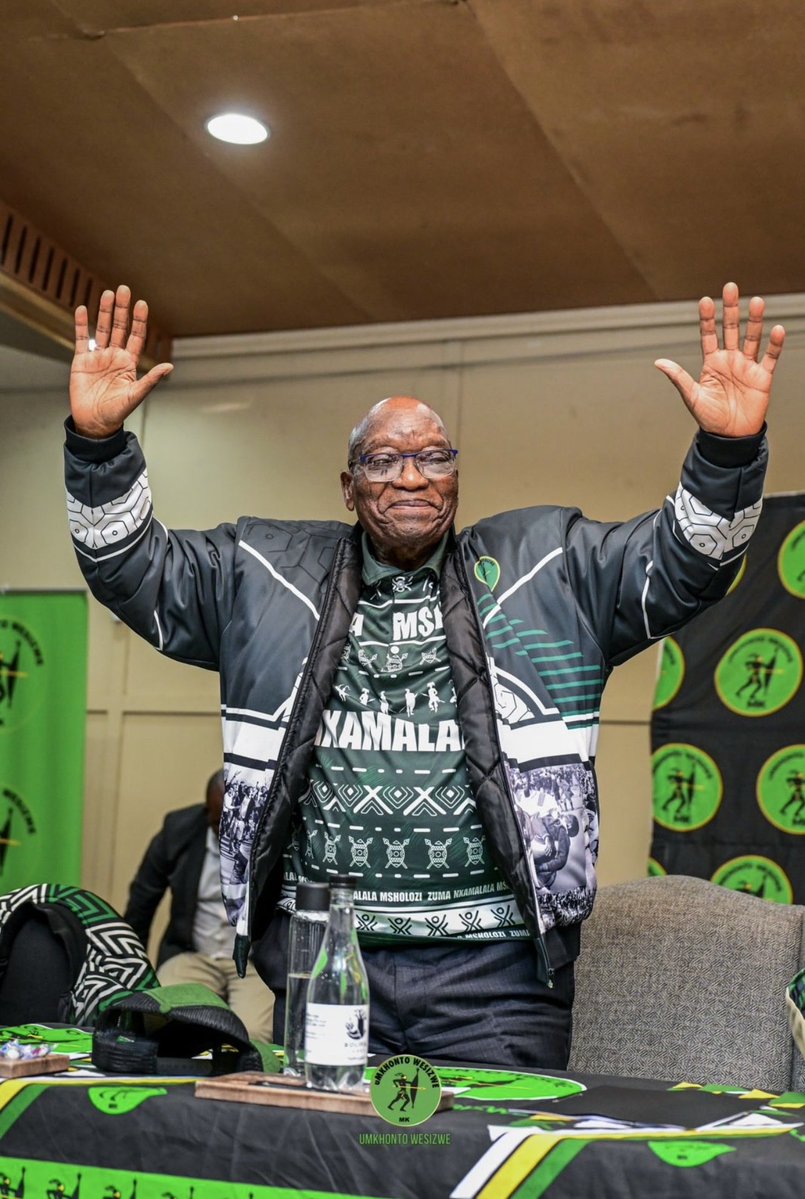 MagaselaMzobe's tweet photo. They don’t hate you Nxamalala , they are envious of your popularity amongst ordinary people. Many political careers have be stagnant since you left office , February 14, 2018. Many wish they could form political parties as popular as MKP. Uyindoda ngane kaGcinamazwi. 🙌🙌🙌 https://t.co/KzbtCNGAje