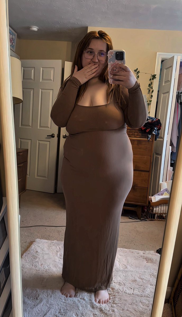 Ameliaaess's tweet photo. Am I too thick for this outfit? https://t.co/sg7hSeN5kH