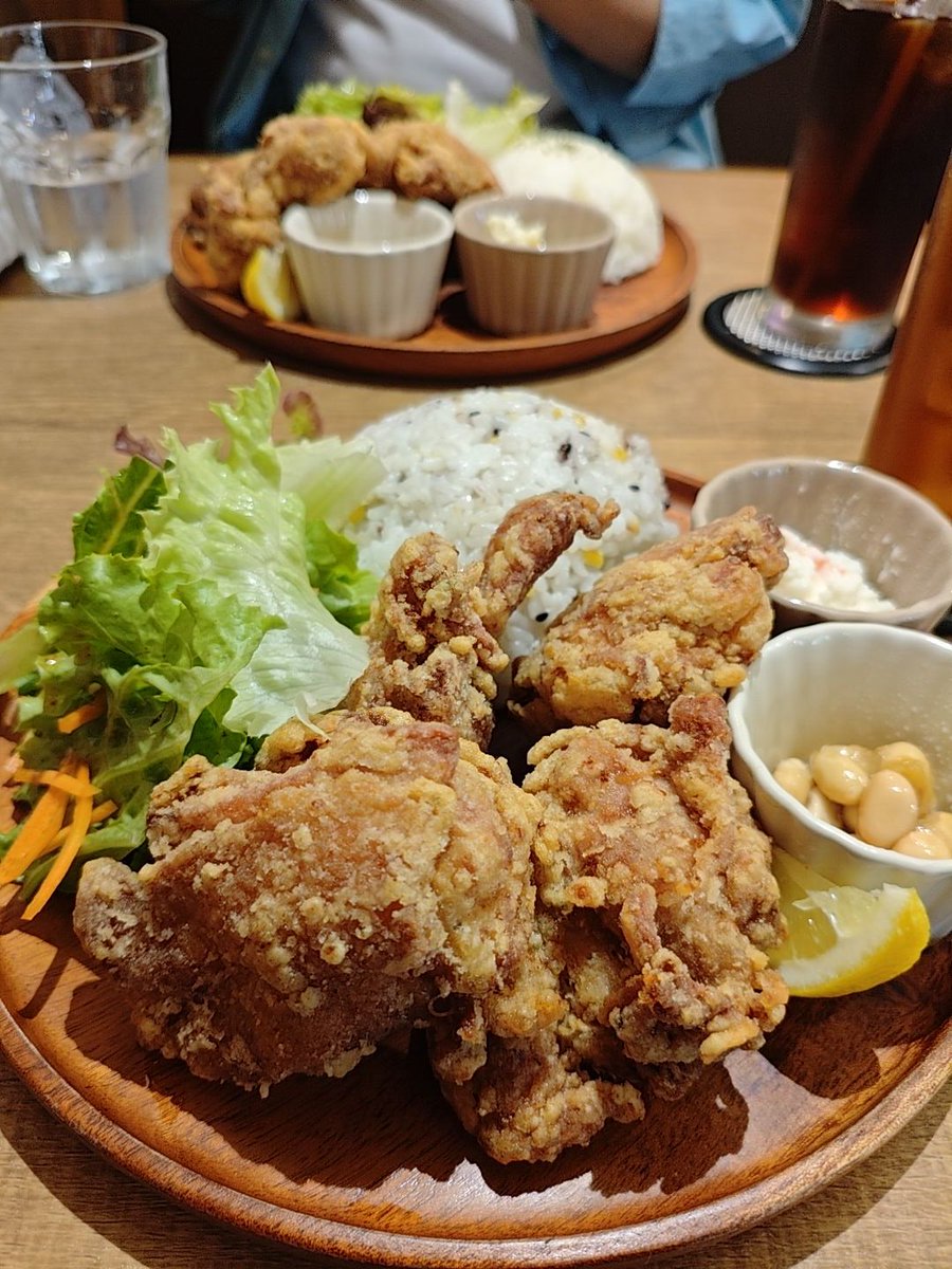 xnoshiba's tweet photo. くそでか唐揚げうめかった🤤 https://t.co/doWFvemdDP