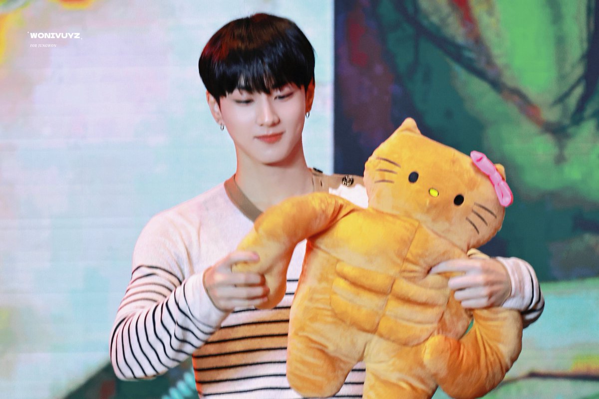 wonivuyz's tweet photo. 261004 SHOPEE in MANILA

#양정원 #정원 #JUNGWON 
#ENHYPEN #엔하이픈 https://t.co/YVq7Rf5HG2