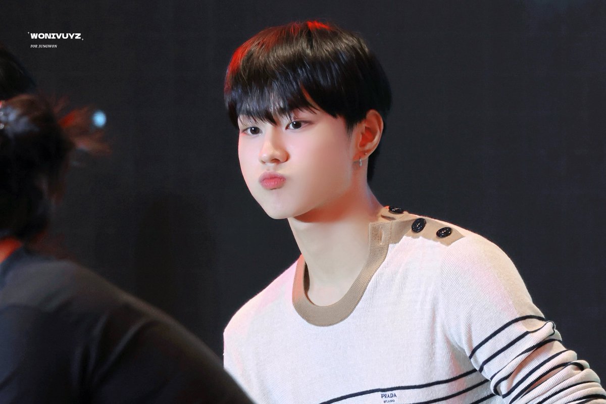 wonivuyz's tweet photo. 261004 SHOPEE in MANILA

#양정원 #정원 #JUNGWON 
#ENHYPEN #엔하이픈 https://t.co/YVq7Rf5HG2