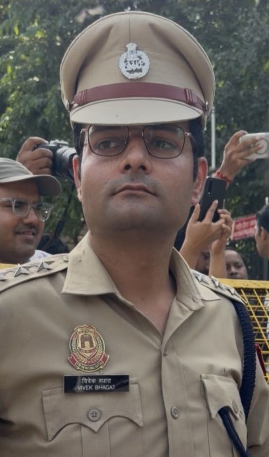 MalavikaGVani's tweet photo. We demand FIR be filed against ACP Vivek Bhagat for s*xual harrasment of women journalists. Shame on @DelhiPolice https://t.co/BR85nbjF6b