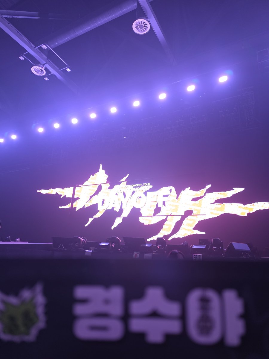 xx412oo's tweet photo. 경수 보러 왔다네요 https://t.co/6YbjHRf3Bb