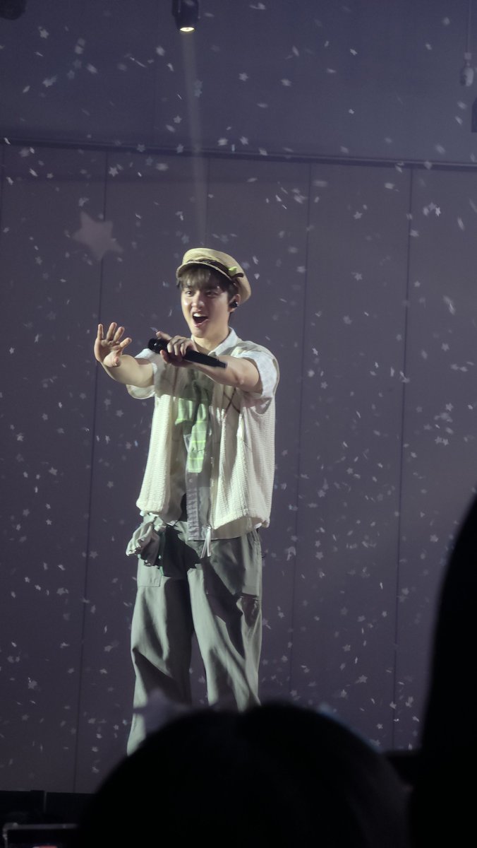 xx412oo's tweet photo. 경수 보러 왔다네요 https://t.co/6YbjHRf3Bb