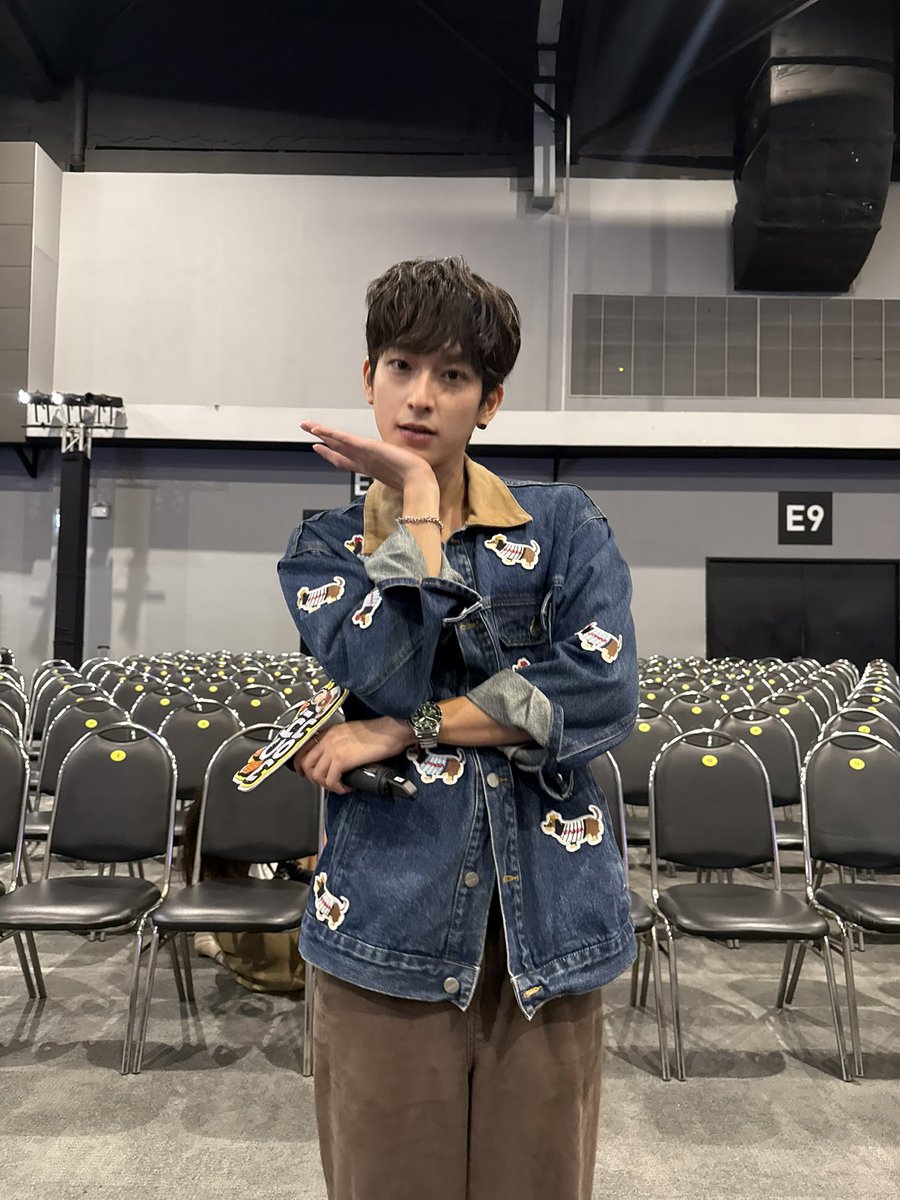 furbiyaa's tweet photo. สวัสดีคับ ด.ช.ชิม่อน เช็คชื่อเข้าเรียนคับ 🐶🤍

1ST FANIVAL OF SINGCHIMON

#GMMTVFANIVAL2026HappyFamilyxSC #SingChimon #ChimonWachirawit https://t.co/HOhdokmLIY