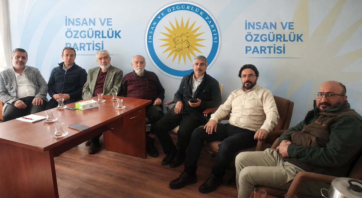 PiAistanbul's tweet photo. 📍 İnsan ve Özgürlük Partisi İstanbul İl Başkanlığı

İl Başkanımız @lmazgeyik21 başkanlığında, YK üyelerinin katılımıyla İl YK Olağan Toplantımızı gerçekleştirdik.

İlçe düzeyinde teşkilatlanma faaliyetlerini istişare ettiğimiz toplantımız hayırlara vesile olsun. https://t.co/P3pOWtEjfv