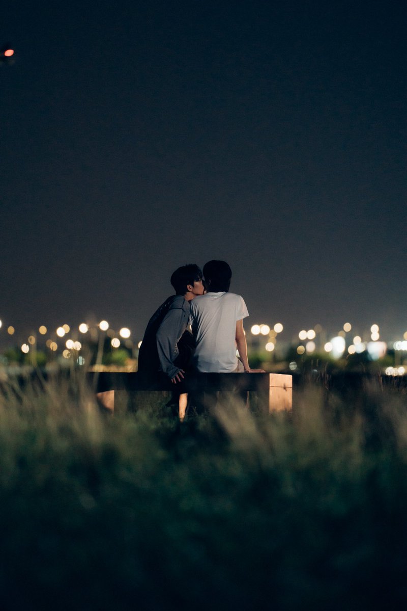 kerdomundi's tweet photo. ออกอีเว้นลูกเดินสะดุดสายไฟ คนพุ่งเข้ามาหา ตกใจเสียงลำโพงมัมหมีใจจะวายใจหายวาบ ๆ ยังมุงฟีดแบคคนจัดงาน ผจกส่งเรื่องหลังบ้านให้ออแกไนซ์เลย นี่น้องตกลงมานะคะ สูงขนาดนั้น ดึก ๆ เงียบ ๆ เสียงน้ำดังโป๊งล๊าง ๆ ก็แห่กันมาทั้งกองสิคะ ตอนถามก็ไม่ปฏิเสธไม่อธิบาย ยืนมองนิ่ง ๆ คนจะเข้าใจตามที่ไนน์พูดก็ไม่แปลกหรอกค่ะ ลูกเป็นถึงดาราใช้หน้าตาร่างกายทำมาหากิน ถ้าเป็นอะไรไปจะทำยังไงคะ ดีป้าเล็ง(รองเท้า)ไม่แม่น แต่วันหลังน้องว่านต้อง “เล็ง(จุ้บ)ให้แม่น ๆ หน่อย” ค่ะป้าจะให้อภัย😗🫠

MR FANBOY CHAPTER 6
#MrFanboyEP6