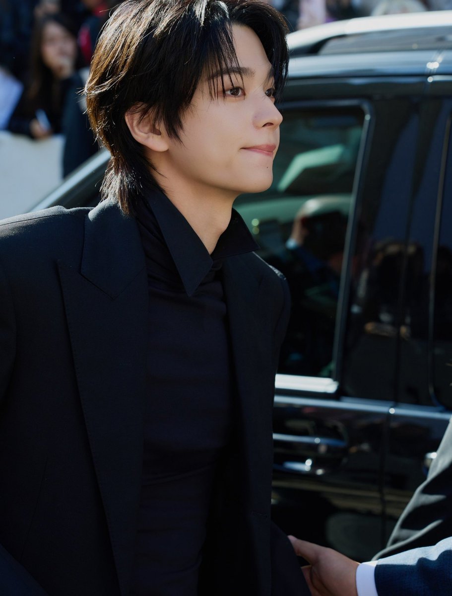 shinjunghwain's tweet photo. I whispered to Paris to keep me safe and enjoy my first Fashion Week with Celine https://t.co/baVgnJ6lgt