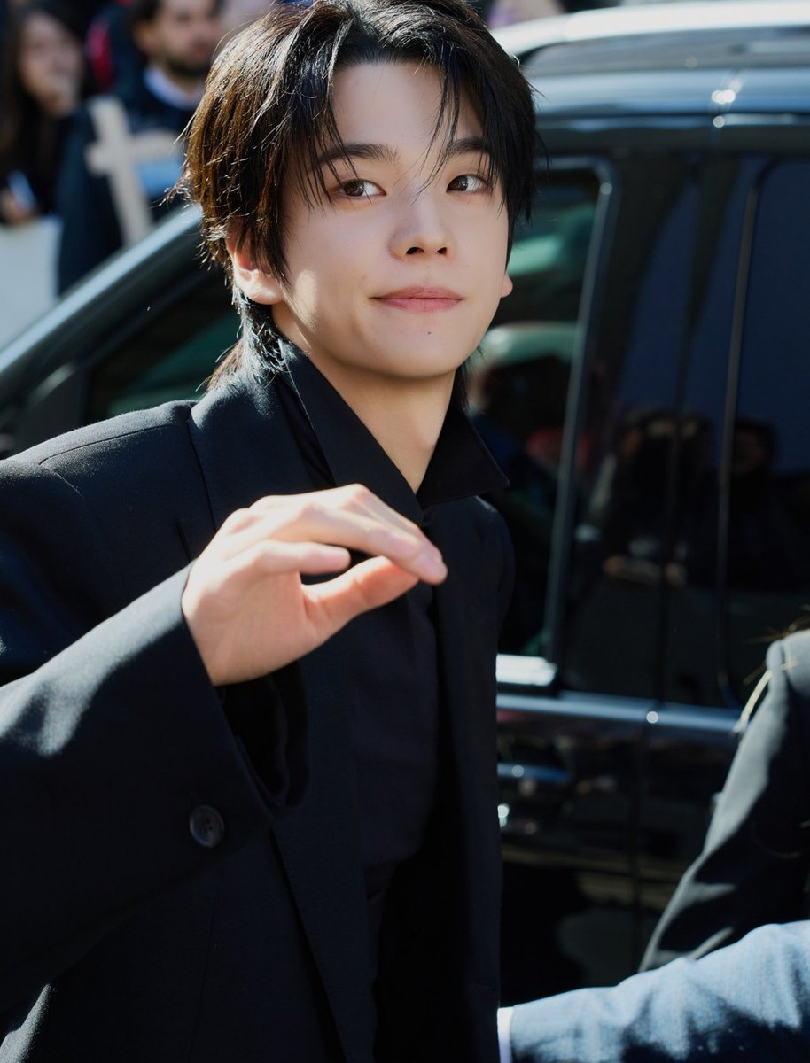 shinjunghwain's tweet photo. I whispered to Paris to keep me safe and enjoy my first Fashion Week with Celine https://t.co/baVgnJ6lgt