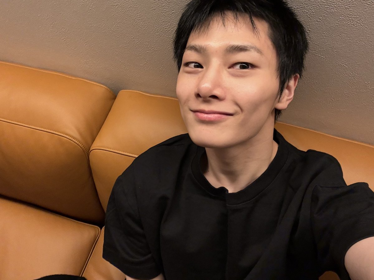 staysday6's tweet photo. JEONGIN DYED HIS HAIR 🥹🥹🥹 https://t.co/MomCcP51FE
