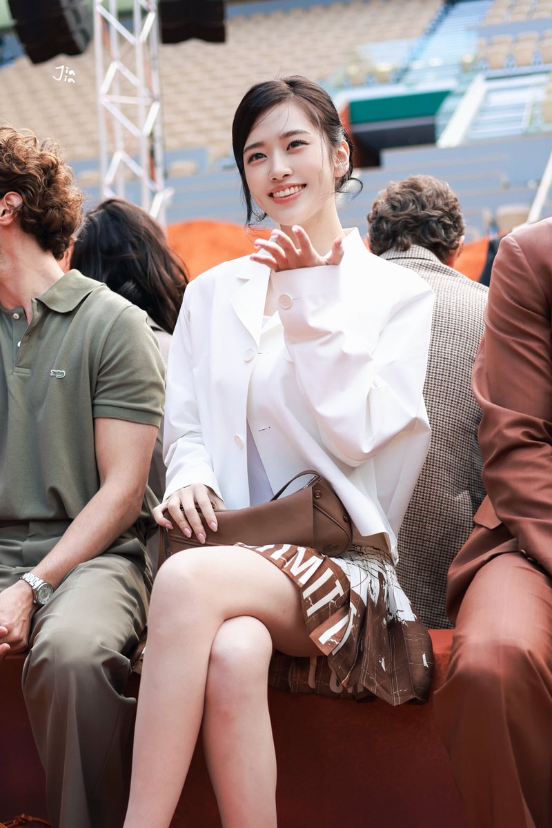 JIAJIA0102's tweet photo. 261004 🐊(3)

YUJIN AT LACOSTE PFW
#YUJINxLacosteSS27
#ANYUJIN #아이브 #안유진 #IVE #YUJIN
#LacosteSS27 https://t.co/fYQysMlpBU