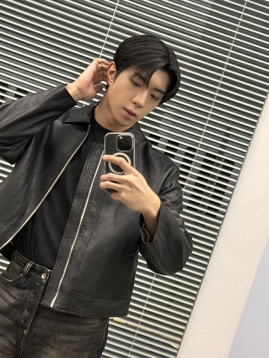 ONF_members's tweet photo. #와이엇 #WYATT

🍂🖤 https://t.co/6G9uKBw90u