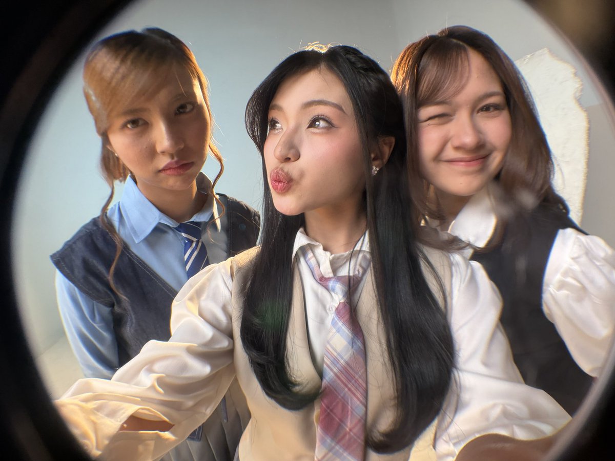Y_CynthiaJKT48's tweet photo. NIN katanya mau lihat pelangi di langit setelah hujan bareng loh 🌧️🌈 Semangat adikk 🥹🥺 @Nachia_JKT48 https://t.co/hFApK46xM9