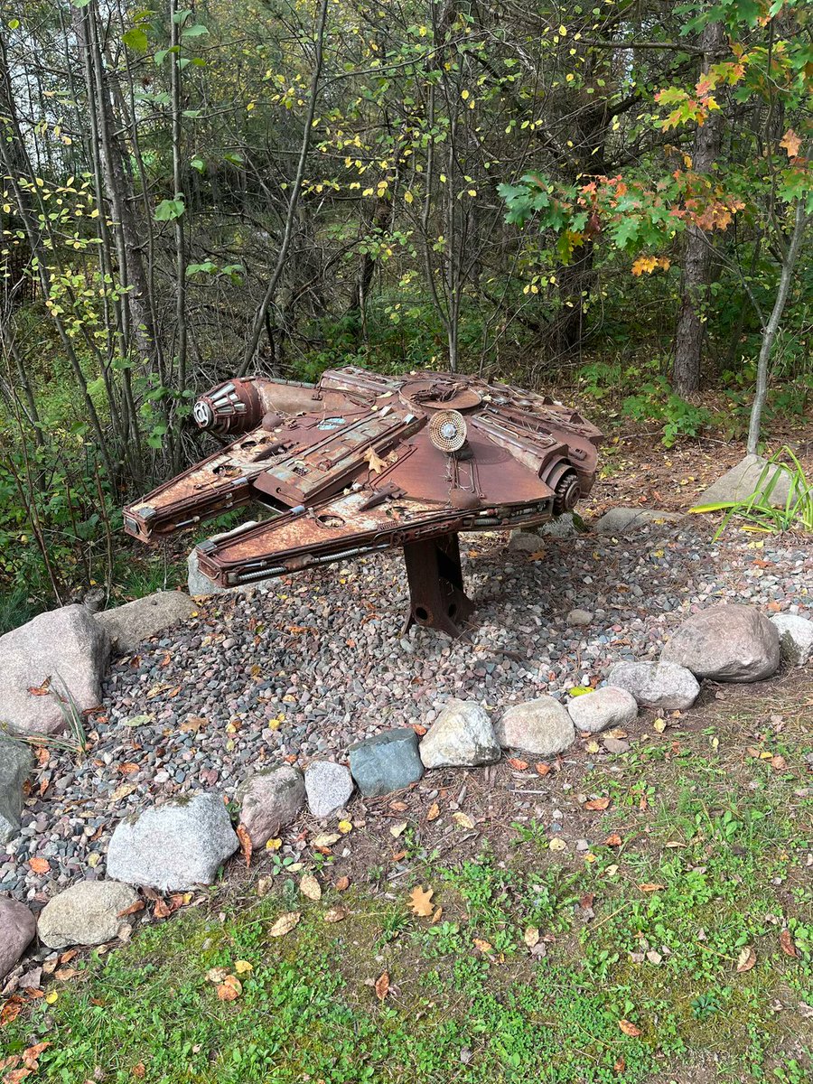 wickowolfe's tweet photo. “What a piece of junk!”
“It’s the ship that made the Kessel Run in less than 12 parsecs. I’ve outrun imperial starships. Not the local bulk cruisers, mind you. I’m talking about the big Corellian ships now. She’s fast enough for you, old man.”👇

Millenium Falcon Kuzey Wisconsin ormanlarının derinliklerinde görülmüş. Dünya ne güzel (aslında). 

#StarWars #MillenniumFalcon #WildWisconsin #StreetArt #SanatHerYerde #NatureAndArt