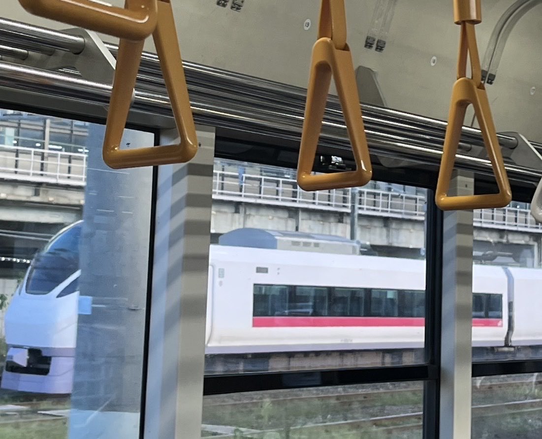 DSSosato2D's tweet photo. 息子が駅で見かけ、急いで撮影したというこの車両。検索しても仙台より北は走っていないようで気になっていましたが、そういう事情でしたか！夕方帰��した息子が「さっきもすれ違ったよ!!また写真撮りたかった～」と。週末に2度も目撃するとは…持ってるなぁ(笑) https://t.co/M25VcPhHed