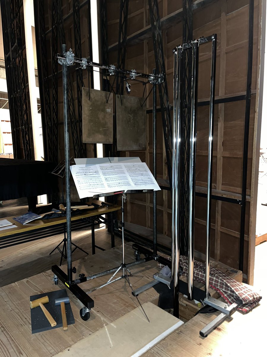 IyoOrchestra's tweet photo. 【種明かし】
文字通り「舞台裏」となりますが、、、

幻想交響曲では舞台袖や客席廊下からのバンダ演奏も行っていました。
音楽の奥行きもグッと増していたのではないかと思います。

お楽しみ頂けましたでしょうか？😊 https://t.co/ueTJZMau5s