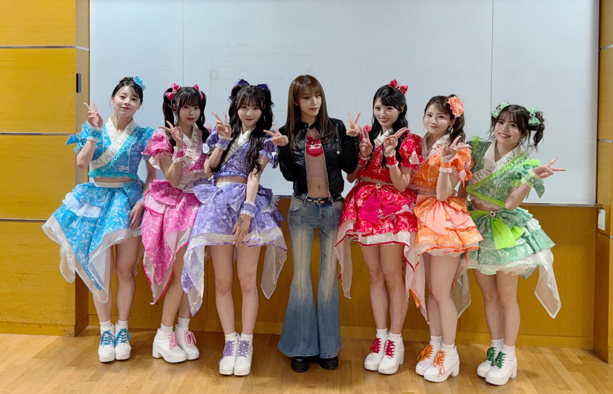 mabataki_info's tweet photo. 安養大学学園祭にて
チェ・イェナさんとお写真を撮っていただきました📸💘

만나서 반가웠습니다
감사합니다💞 

#예나 #YENA https://t.co/wO3FQsIMq4