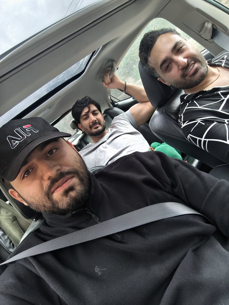 mrpilotam's tweet photo. اکیپ مسافرتای ما واقعا سمیه
یه مشت رفیق قدیمیه بی ربط به هم https://t.co/9UoCYPFuIz