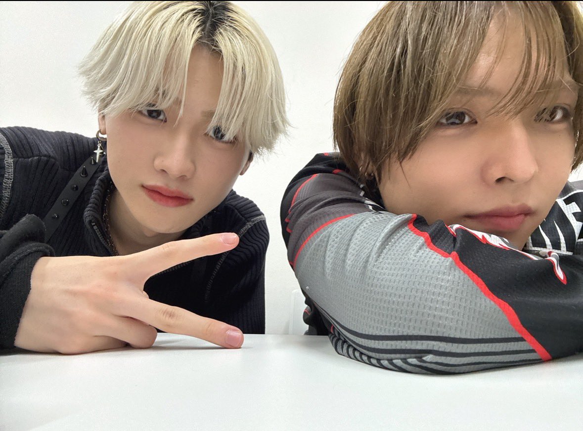 GRIPHAGE_info's tweet photo. 今日は日記こおの番です！
最近この撮り方はまってんねん
ペットみたいで2人ともかわい
ソーラン節ケミちゃん達

らんじゅー俺は今日1人でマーラータン食べにいっちゃった
らんとは家系食べに行きたいー！

しょーちゃんへ
スンスン家に何体おる？

#ぐりふぁの交換日記 #樋口琥大 #GRIPHAGE https://t.co/QbTtVD2fiG