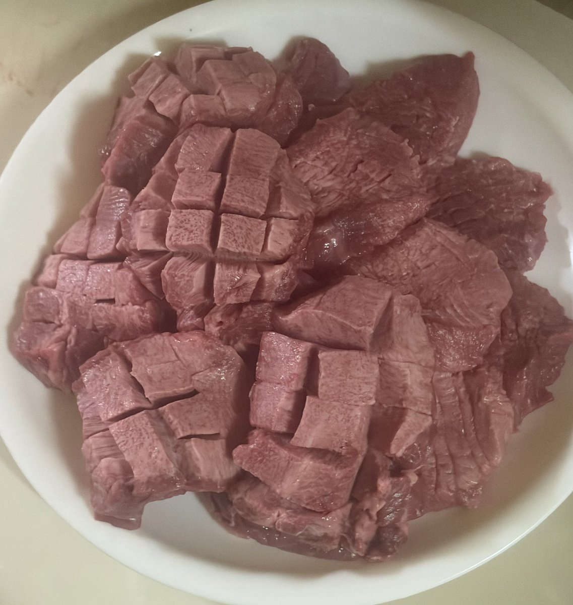KAORU_kkkkk's tweet photo. 厚切り牛タン
マンゴーカット
いろんな切り方したけど、
火の入り方最高や！ https://t.co/Of6LJj299w