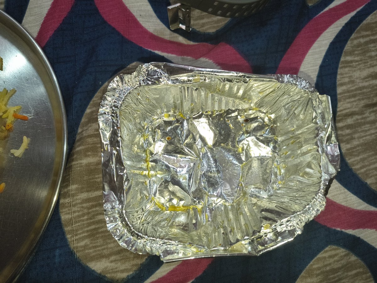 DubeyAtulit's tweet photo. @zomato @zomatocare 
Zomato is providing the worst service,,,,all the items were spoiled,,, quantity was also less!!!!!!!!!! This happened with me now for the third time in a week !!!! Items are also missing .
Order id: 8683457053
Contact no : 9044110789
Id no: - 6386835940 https://t.co/rxtRdqONqb
