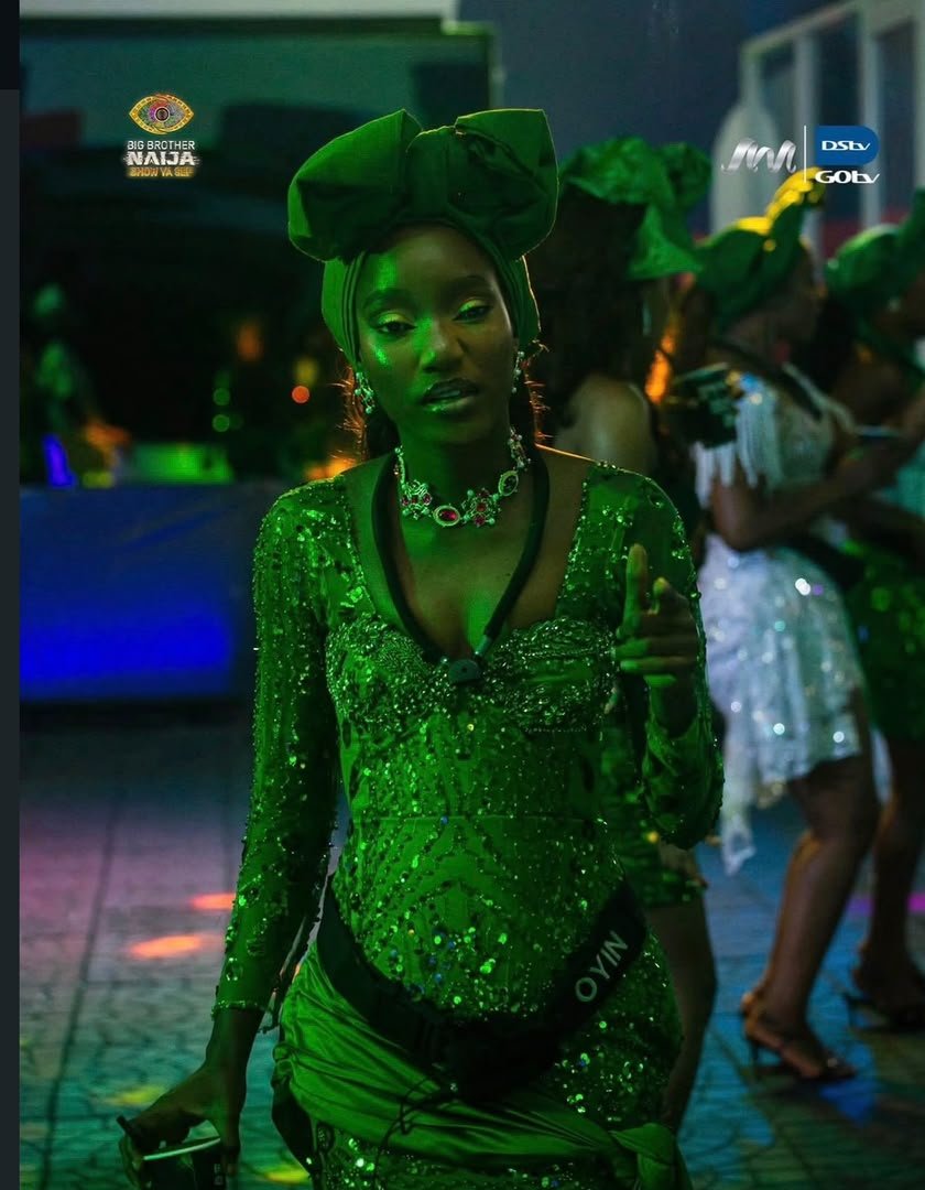 oyin_oshikoya's tweet photo. Ọ̀MỌ̀ TÓ MỌ IYE OWÓ

Ó máa ń sapá láti ṣàṣeyọrí, kò sì máa ń sá fún ìpèníjà.
Ó mọ ohun tó fẹ́, ó sì máa ń sọ èrò rẹ̀.
Ìgbéraga ìdílé Oshikoya.

ÀYABA OYINPEPPERS 👑

#BBNaija #OyinOshikoya https://t.co/9pDqeYJBzm