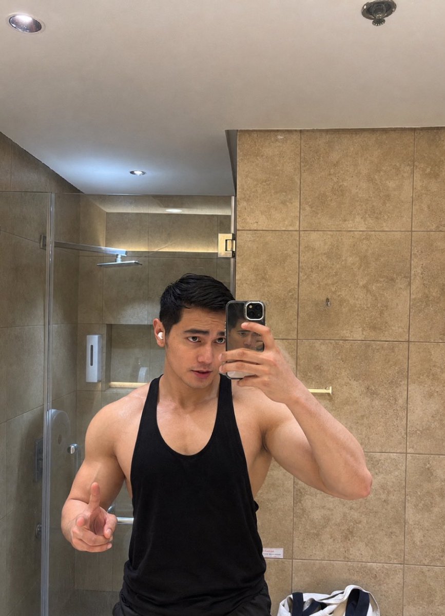 themarksepe's tweet photo. sa balikat yung paa https://t.co/r8viU1RhXn