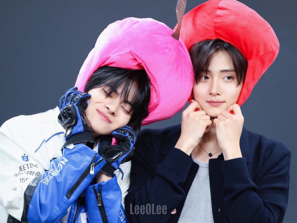 haoranghee's tweet photo. this is so cute are they cherries?? 🍒 https://t.co/1ul6gENv42