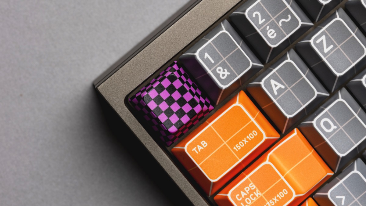 keycapsule_shop's tweet photo. La touche Échap d’une nuit de gaming, la barre espace d’un vieux clavier ou une touche custom choisie pour sa couleur : quelle touche de ton setup a la meilleure histoire ? https://t.co/1wrVGGF5L2