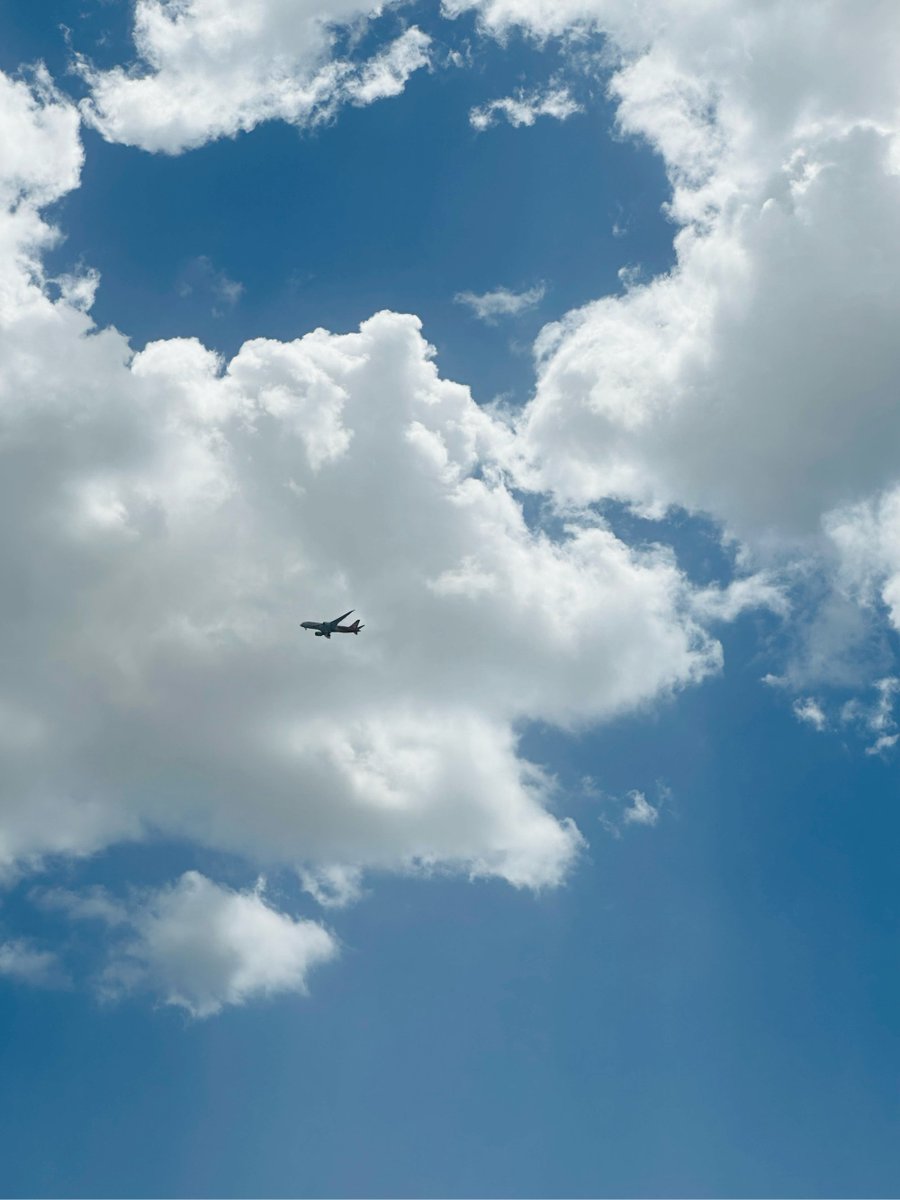 Lahaa9's tweet photo. Today's practice flight: a wonderful mystery unfolding before us as we soar through the sky! https://t.co/i6b0TvTeo5